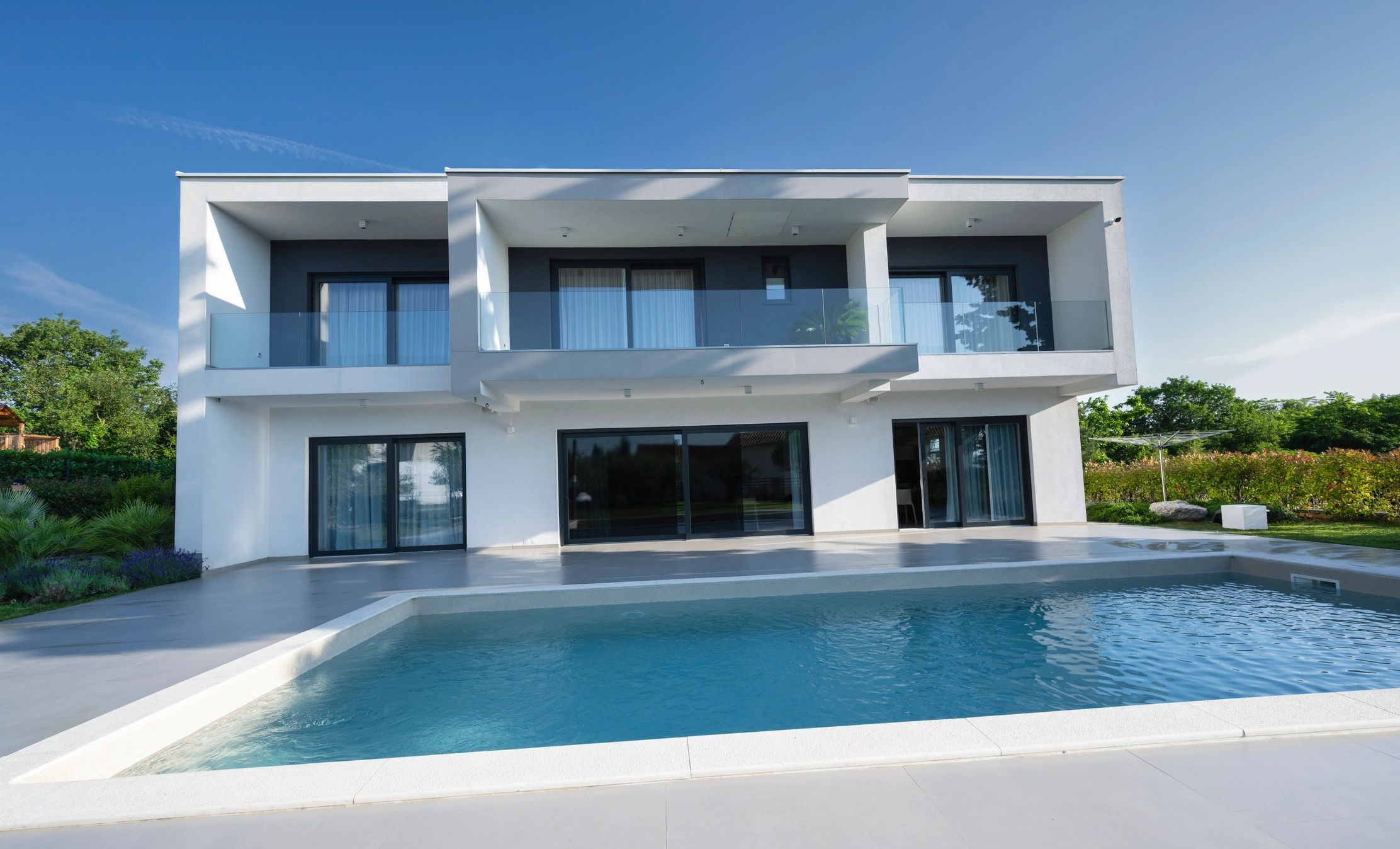 Casa moderna representando el servicio inmobiliario de Nice House
